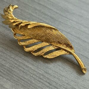 Vintage Gerry’s Gold Leaf Brooch